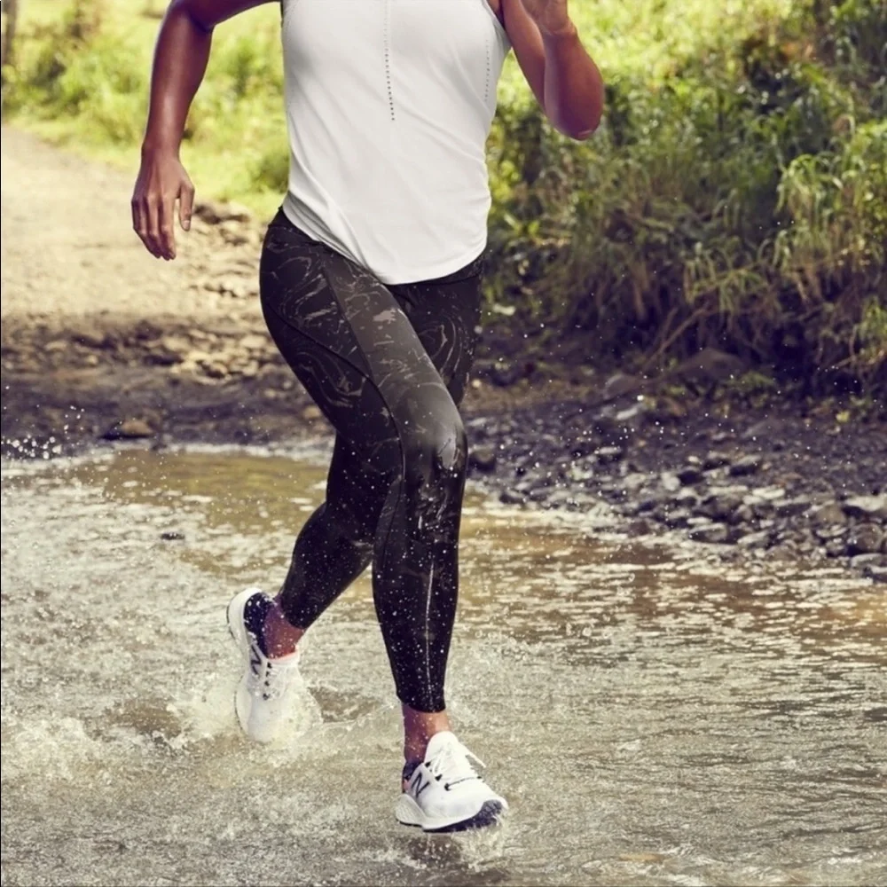 athleta | velocity stash pocket 7/8 tight marble legging